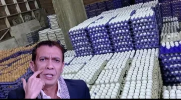 تاجر بيض يتحدى المستهلكين عقب تسجيل تراجع ملحوظ في حجم الطلب اليومي